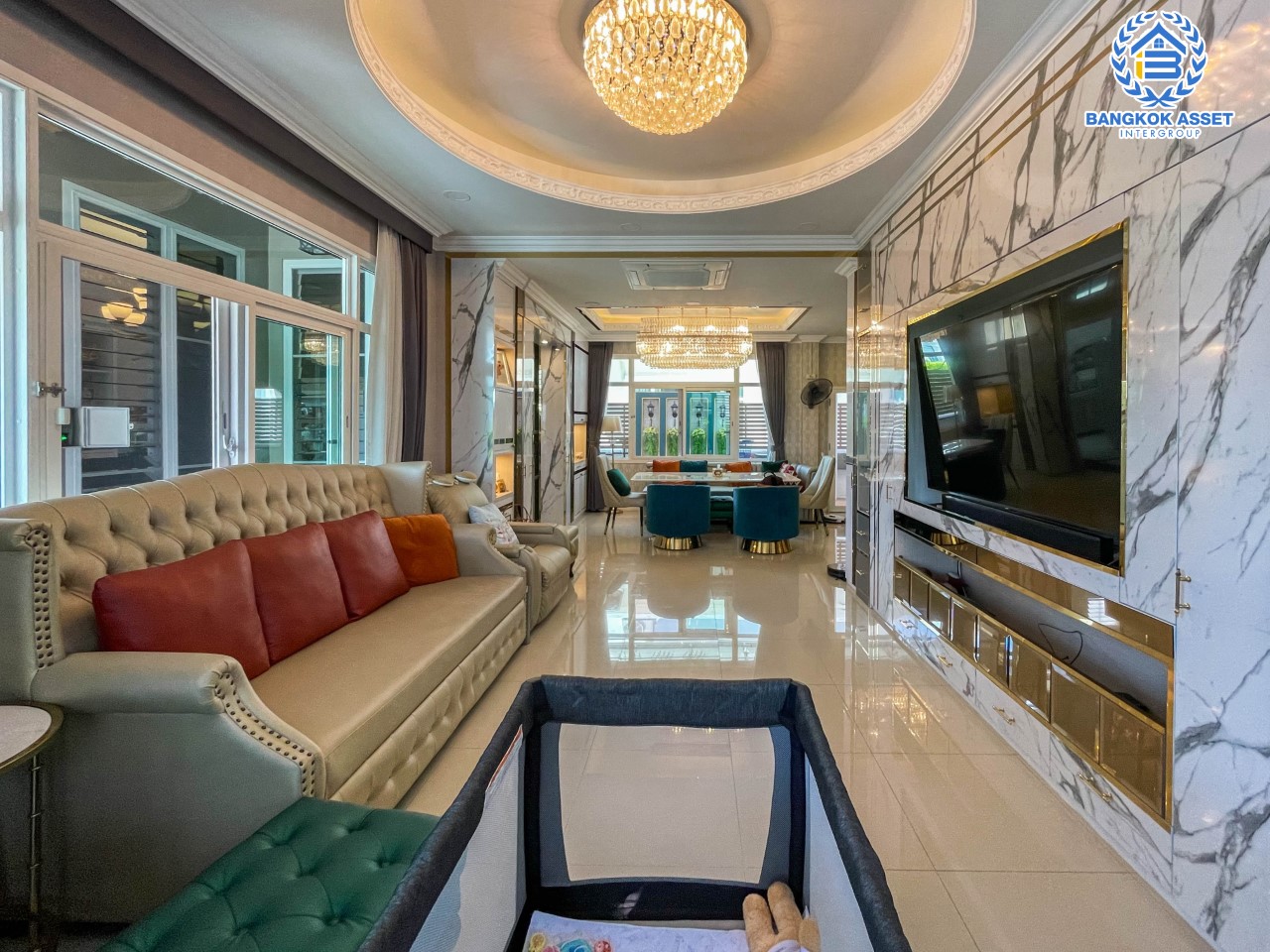 *****บ้านเดี่ยวมือสอง ม. คุณาลัย ซิมโฟนี บ้านกล้วย-ไทรน้อย บ้านสวยพร้อมเข้าอยู่ หลังมุม บนเนื้อที่กว่า 74.9 ตร.ว. พื้นที่ใช้สอยกว้างถึง 250 ตร.ม. ฟังก์ชัน 5 ห้องนอน 4 ห้องน้ำ 2 ที่จอดรถ บนทำเลโซนเมือง เดินทางสะดวกใกล้ร้านอาหาร เชื่อมต่อถนน หลายเส้นทาง ใกล้รถไฟฟ้าสายสีม่วง "สถานีคลองบางไผ่" และเซ็นทรัลเวสต์เกต